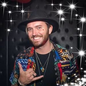 Meet your Posher, Corey